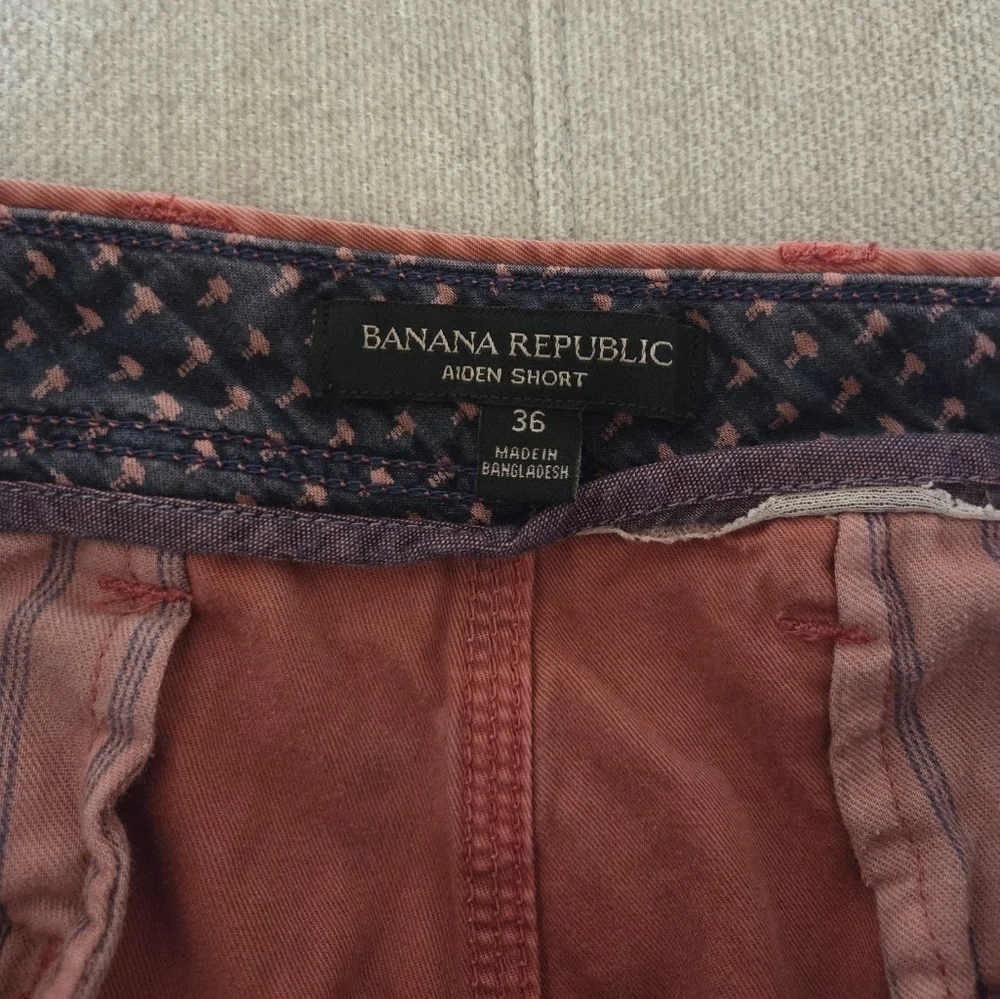 Banana Republic Men's Coral Shorts Sz.36